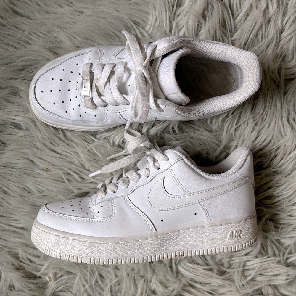 Nike Women’s AirForce 1 Lows (Size W6)